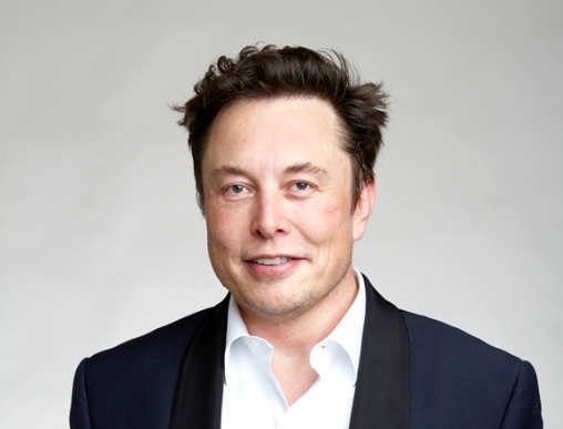马斯克又睡工地了！这次直接开着房车：亲自监工xAI新数据中心建设